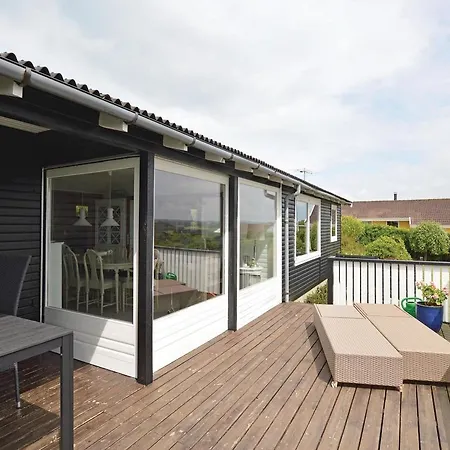 Three-bedroom Holiday In Holiday home *