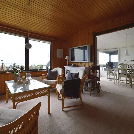 Three-bedroom Holiday In